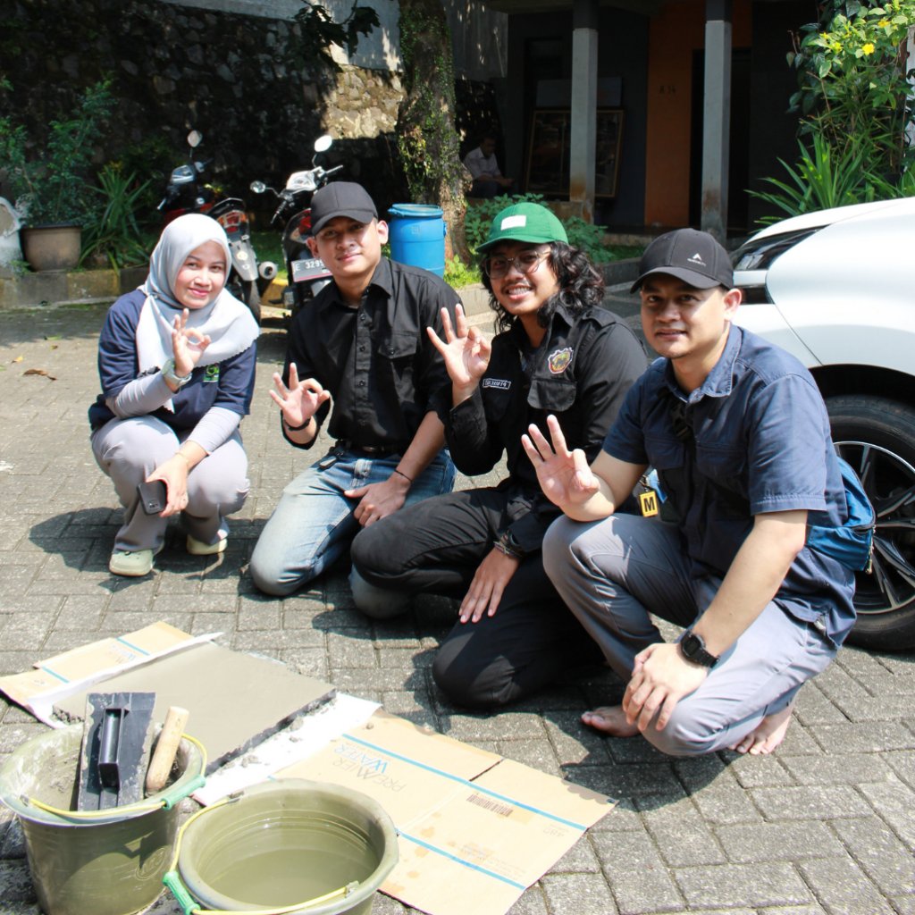 Sosialisasi Pengolahan Sampah Plastik Berbasis Ekonomi Sirkular Bagi ...